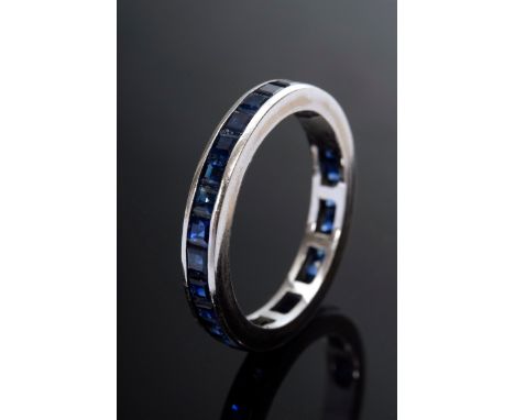 Eleganter WG 750 Memoire Ring mit Saphircarrées (zus. ca. 2ct), 2,8g, Gr. 54, Tragespuren