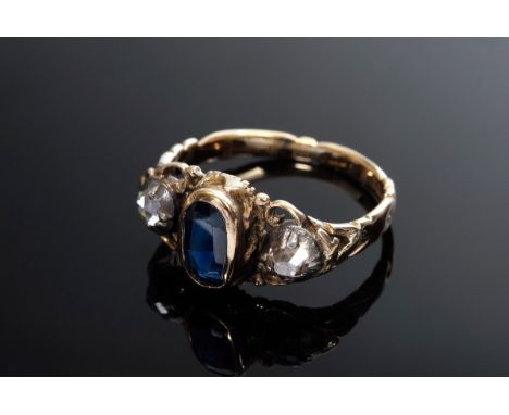 Antiker GG 585 Ring mit Saphir und 2 Diamanten im Amsterdamer Rosenschliff, 19.Jh., 2,7g, Gr. 52, Tragespuren