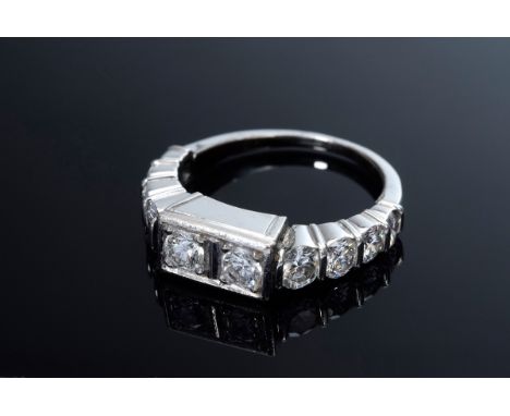 Eleganter WG 585 Ring mit stufig angeordneten Brillanten (zus. ca. 1.70ct/VVS-VS/TW-W, kleine Ausbrüche an 2 Diamanten), 4,9g