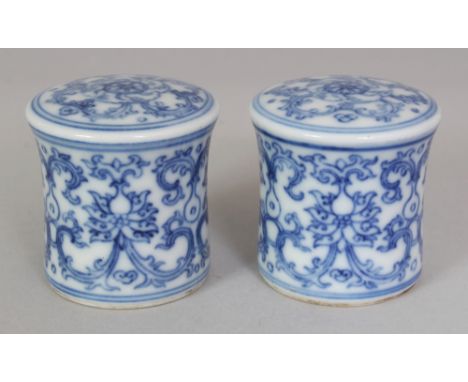 A PAIR OF GOOD QUALITY CHINESE BLUE & WHITE PORCELAIN SCROLL ENDS, each decorated with a formal design of lotus, 1.5in high.