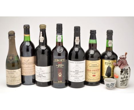 A bottle of Taylor's Quenta de Vargellas vintage port, 1974; together with a bottle of Smith Woodhouse late bottled vintage p