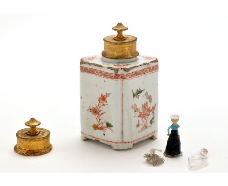 Chinese Famille Verte tea caddy, of square section with re-entrant corners painted with flowers and birds in flight, angles e