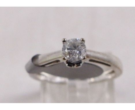 9CT DIAMOND SOLITAIRE RING. 9ct white gold 0,25ct diamond solitaire ring, size M