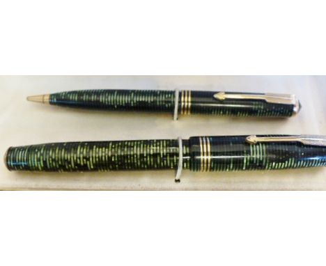 PARKER SET. Cased Parker Vacumatic pen and pencil set