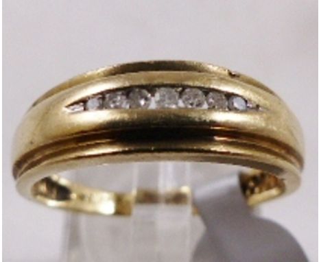 9CT DIAMOND RING. 9ct gold diamond set ring, size S