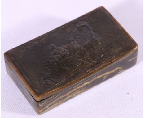 19th century horn snuff box, Le Bon Menace, the top depicting a family. 8cm