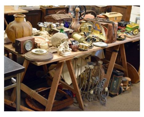 Assorted collectables, to include; a 19th Century brass bottle jack, two hand crank coffee grinders, German aneroid barometer