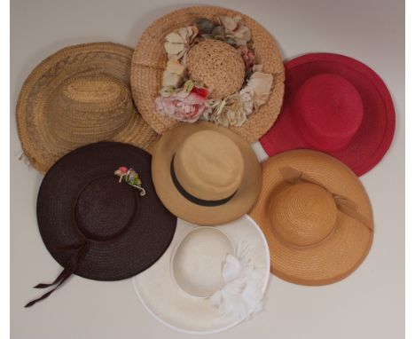 A COLLECTION OF VINTAGE STRAW SUMMER HATS  Seven straw hats in good condition. (7)