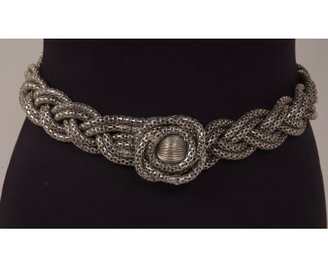 A 1980'S SILVER CHAIN BELT Fabulous heavy silver metal chain belt. 29" Length. (1) 