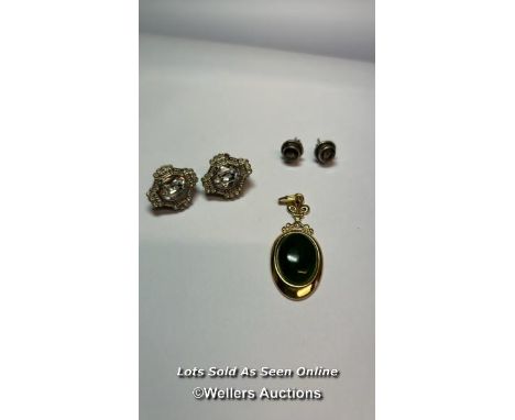 2 pairs of earings and a jade pendant / SF