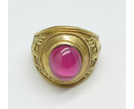 A 9ct gold and ruby cabachon graduation style ring, 12.5g, U 