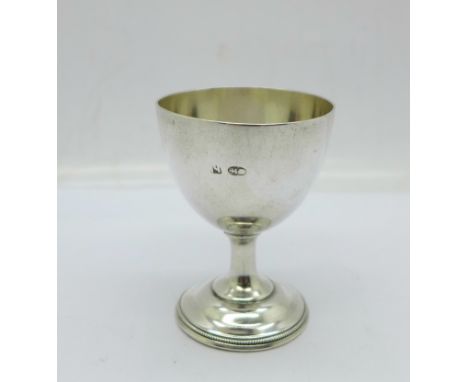 A Russian silver egg cup, 39g 