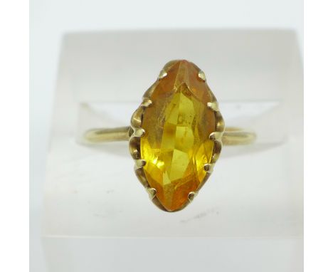 A 9ct gold and citrine ring, 2.5g, K 