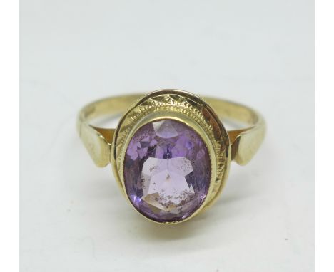 A 9ct gold and amethyst ring, 3.1g, Q 