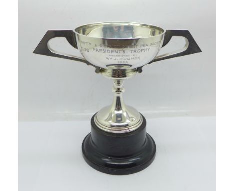 An Art Nouveau silver trophy, hallmarked Chester 1914, with inscription dated 1955, 168g, height 11cm 