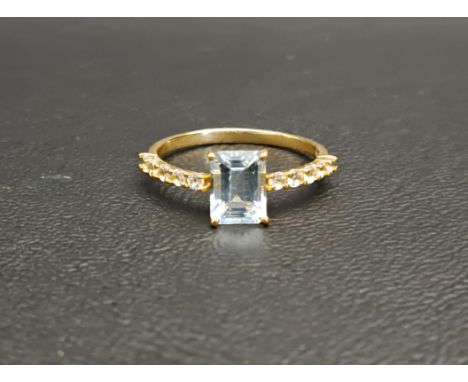 AQUAMARINE AND CLEAR GEM SET RINGthe central emerald cut gemstone approximately 1.2cts flanked by clear gem set shoulders, on