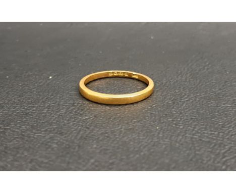 EIGHTEEN CARAT GOLD WEDDING BANDring size K and approximately 1.8 grams