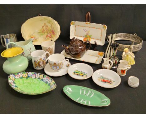 SELECTION OF CERAMICSto include crested ware, Royal Winton, commemorative ware, Kon Tikki Palissey ware dish, vintage car bow