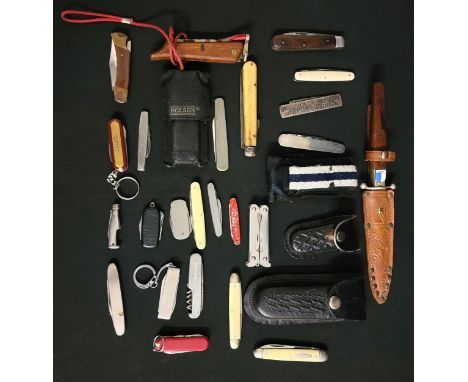 COLLECTION OF VARIOUS KNIVES AND PENKNIVES including wooden handled knife with Luzern coat of arms to bolster, in decorative 
