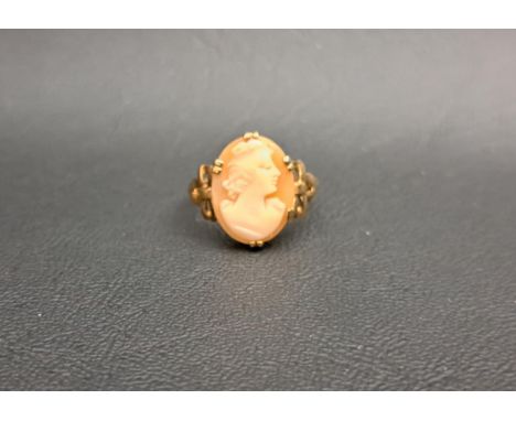 CAMEO DRESS RINGon nine carat gold shank with decorative bow detail to the shoulders, ring size P-Q and approximately 2.9 gra