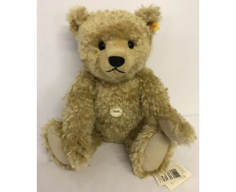 A Steiff Teddy Bear 'Classic 46' with growler. Yellow label. EAN 4728. Blonde mohair. With working growler. With labels attac