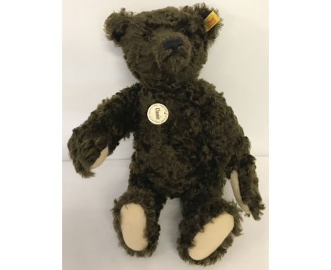 A Steiff Teddy Bear 'Classic Brown Bear' with growler. Yellow label. EAN 850. Brown mohair. With working growler. With labels