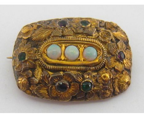 An antique 15 carat gold opal brooch, approx 26mm long, 5.5 gms.
