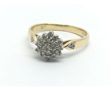 An 18ct gold diamond cluster ring, approx 3.5g and approx size N.