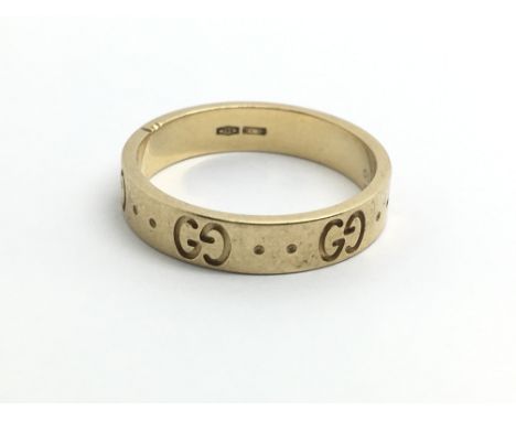 A Gucci 18ct yellow gold band, approx ring size M