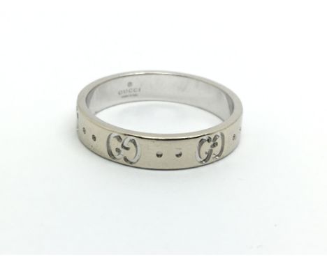 An 18ct white gold Gucci ring, approx 3.6g and approx size M-N.