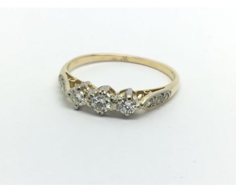 An unmarked gold diamond ring, approx.15ct, approx 1.8g and approx size L.
