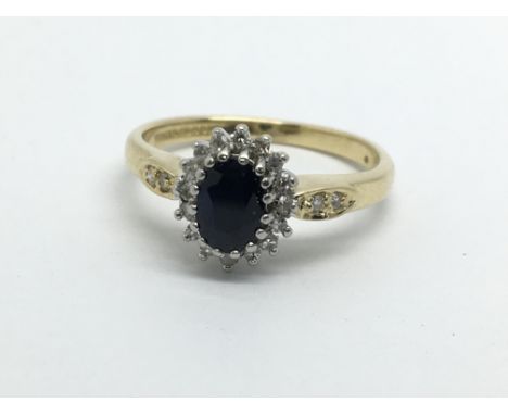 An 18ct gold sapphire and diamond cluster ring, approx 2.9g and aporox size K.