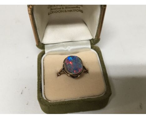 A 9carat gold ring inset with an opal (opal cracked)