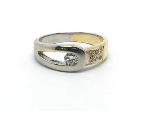 An 18ct white and yellow gold ring with approx 0.20ct diamond and 6 smaller diamonds, approx 4.9g, ring size M
