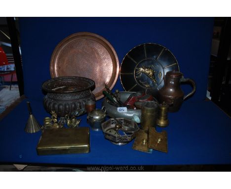 A quantity of brass including Water Jug, charger, footed Bowl, Tea Caddy, Cigar Box etc.