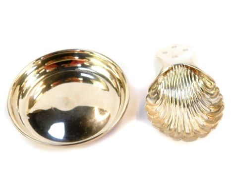 A silver scalloped caddy spoon, Birmingham 1979, and a small silver pin tray, Birmingham 1929, total weight 1.09oz. (2)