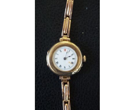 An early 20th century 9ct gold manual wind wristwatch, to an expanding bracelet strap (a.f.) 