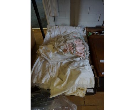 A mixed lot of assorted antique and later children and ladies clothing to include blouse, assorted linen and lace.