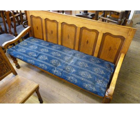 An early Victorian light oak settle, raised column supports, length 178cm.