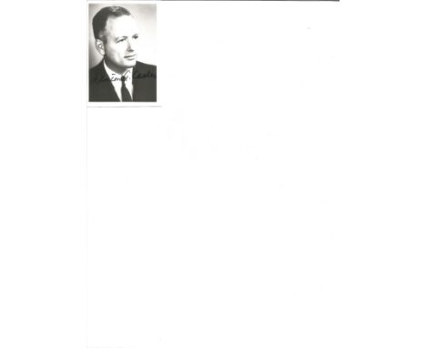Denton Arthur Cooley signed small 3 x 2 b/w photo. He was an American heart and cardiothoracic surgeon famous for performing 