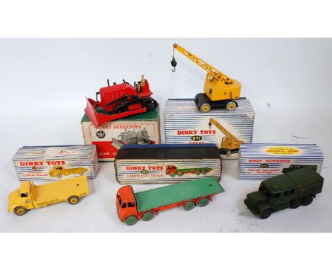 Five various boxed and playworn Dinky Toy diecast to include No. 902 Foden flat truck, No. 689 Medium Artillery Tractor, No. 