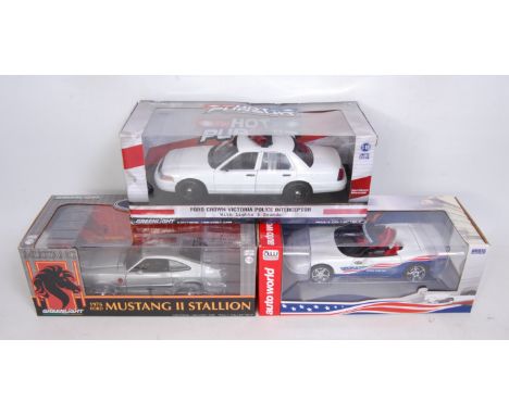 A Greenlight Collectables and Autoworld 1/18 scale boxed diecast group to include a Greenlight Hot Pursuit Ford Crown Victori