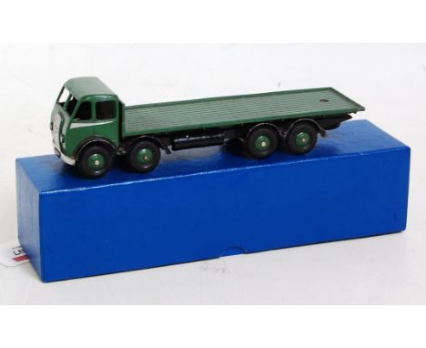 A Dinky Toys No. 502 Foden flat truck comprising of first type cab with green cab and back and black chassis with green hubs,