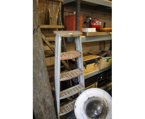2 step ladders