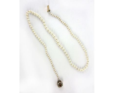 A single strand graduated pearl necklace with a 9ct yellow gold clasp, l. 56 cm