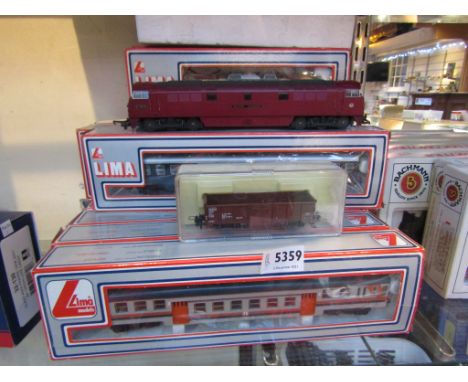 Two boxed Lima "H0" gauge locomotives and one umboxed example together nine boxed items of Lima rolling stock, one unboxed wa