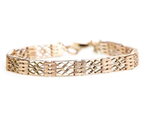 PIERCED BRACELET, formed by rectangular gate style links, unmarked, with a heart shaped padlock clasp in nine carat gold, 17.