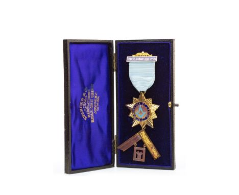 EIGHTEEN CARAT GOLD AND ENAMEL MASONIC JEWEL, with set square motif drop and central enamelled medal with INDUSTRIA ET LABORE