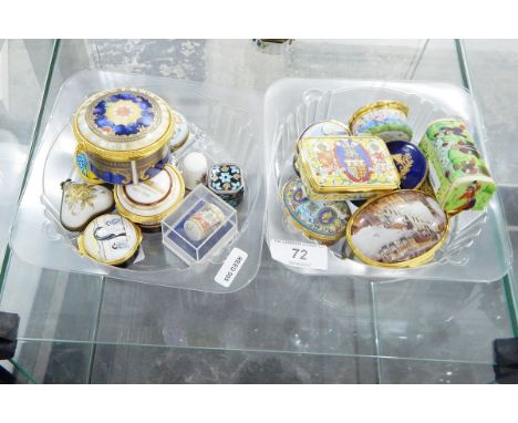 Royal Worcester 'To Celebrate the Millennium' limited edition No.703/2000 lidded trinket box, a Cunard 'Final Farewell Queen 