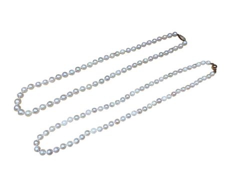 Two cultured pearl necklaces, both with 9ct gold clasps, 47.5cm and 48.5cm long